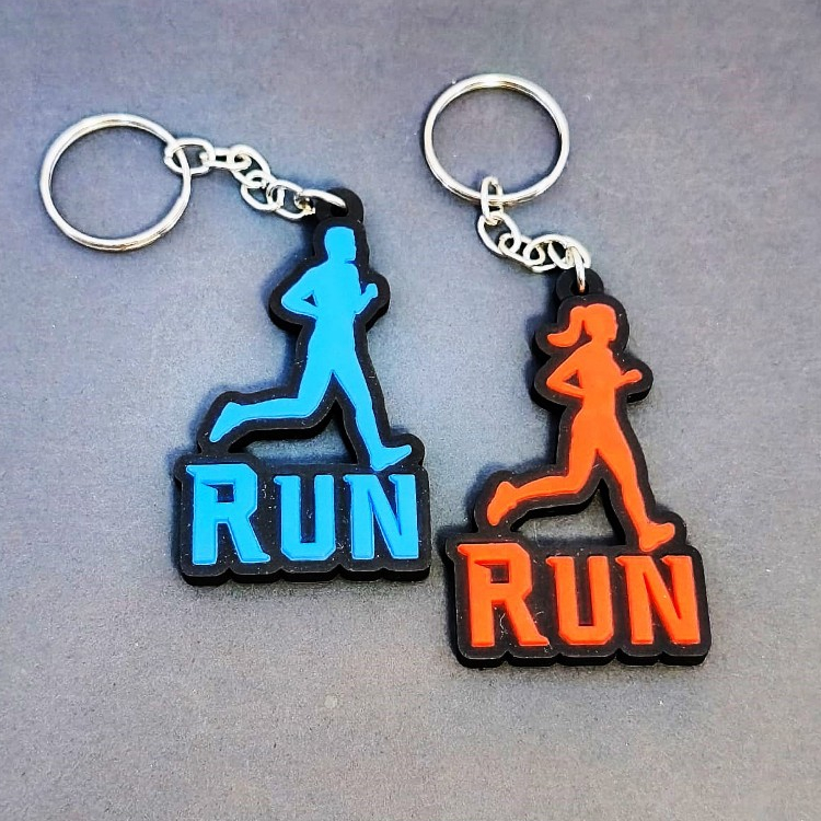 Chaveiro RUN Casal Corrida de Rua | Kit 2 Unidades ou Unitário | Borracha Resistente em Oferta na Shopee