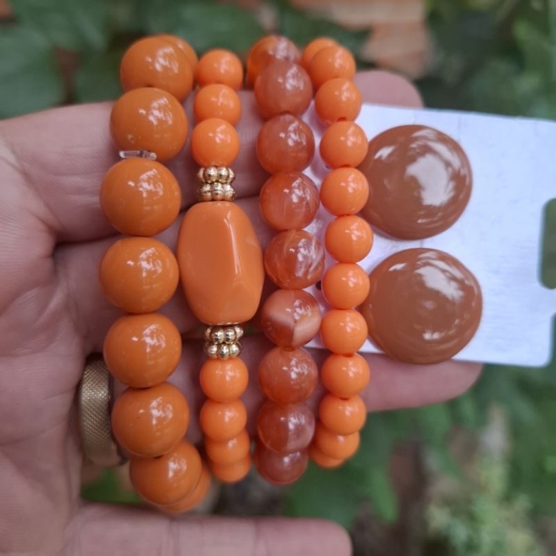 kit Conjunto de 04  Pulseiras femininas  de bolas de tamanhos variados e brinco cores