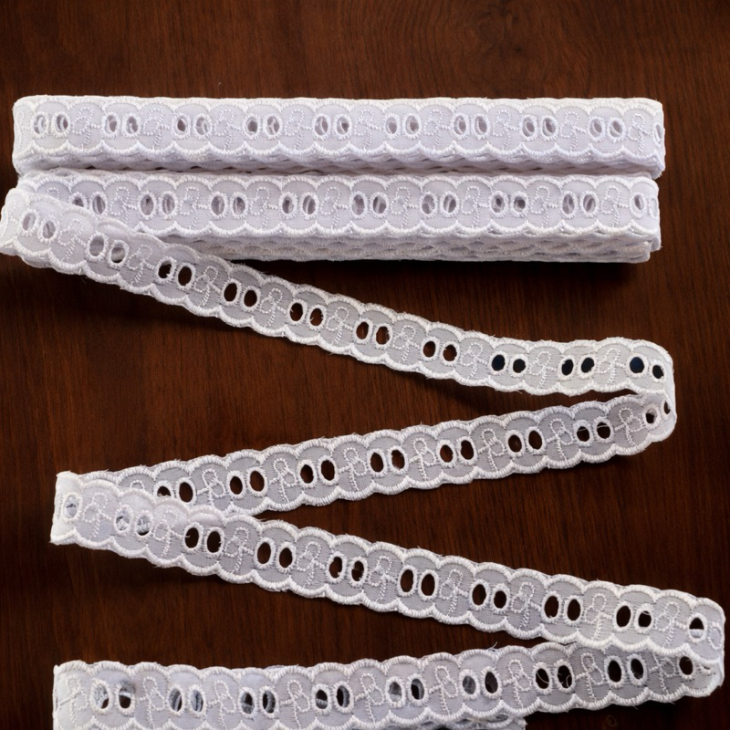 Bordado Inglês Passa Fita Branco 13,70m x 2,5cm Para Artesanato Toalhas Fraldas Costura
