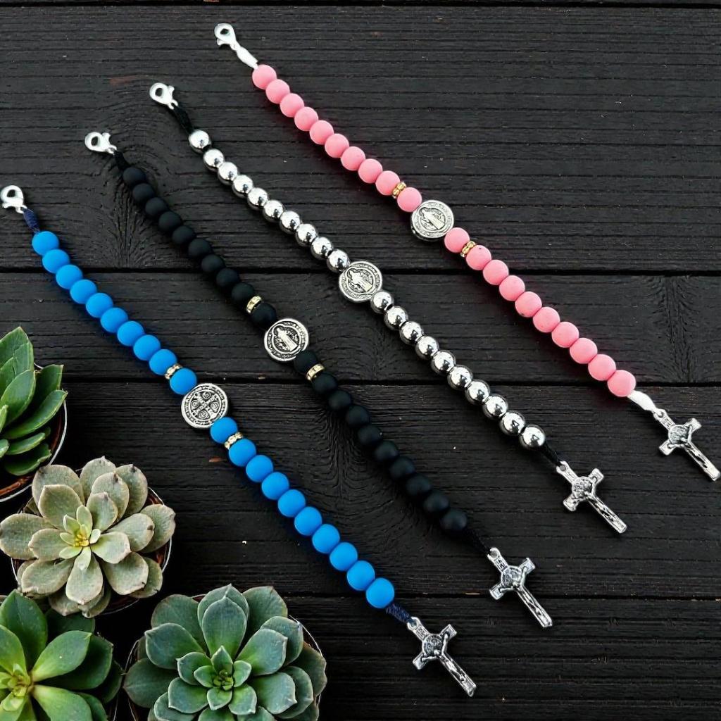 Pulseira Medalha São Bento Pérola Emborrachada 8mm em Oferta na Shopee