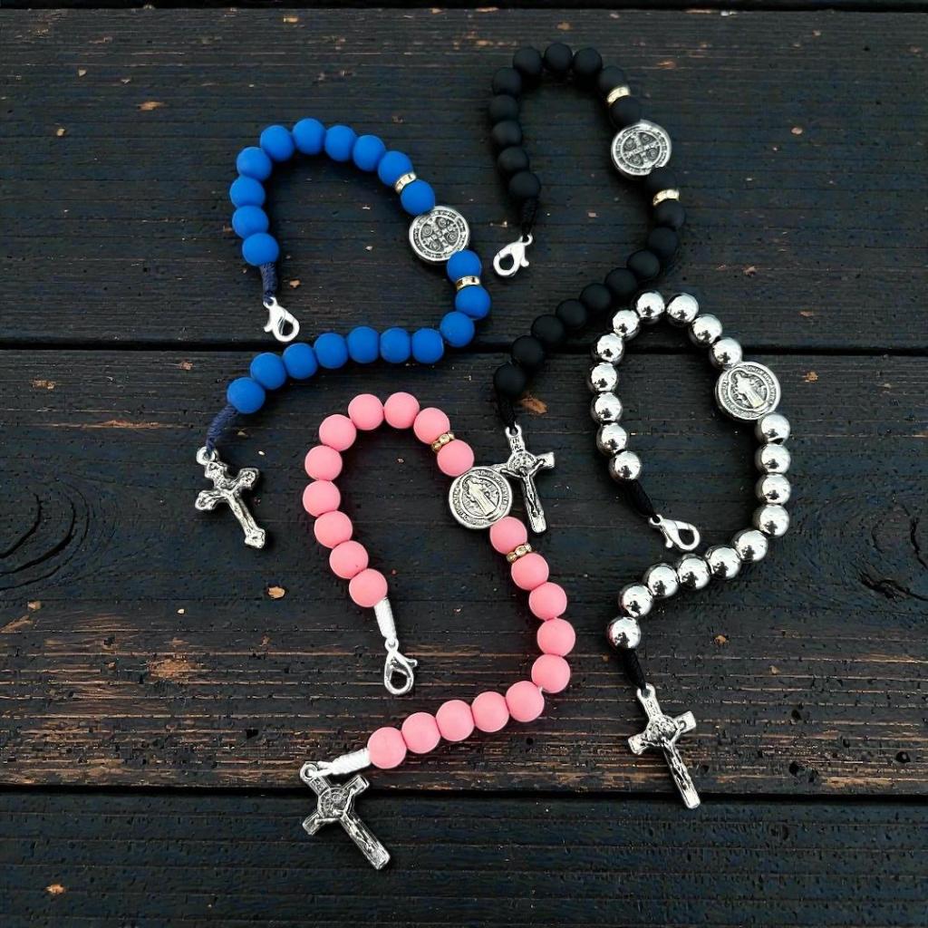 Pulseira Pérola 8mm  Emborrachada Medalha SÃO BENTO Promoção
