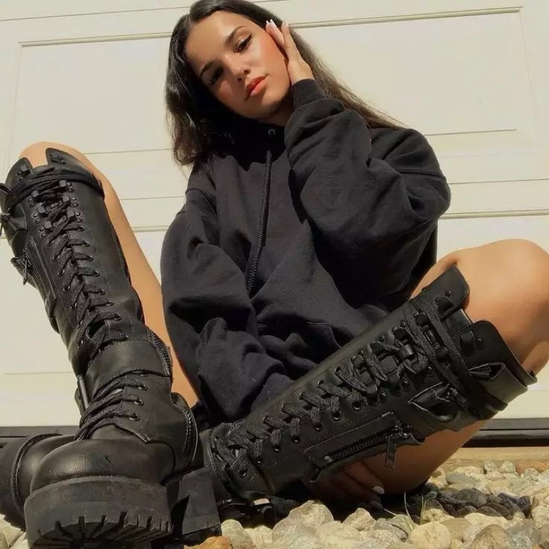 bota coturno demonia cano longo joelho preto plataforma punk rock gótica alternativa nova