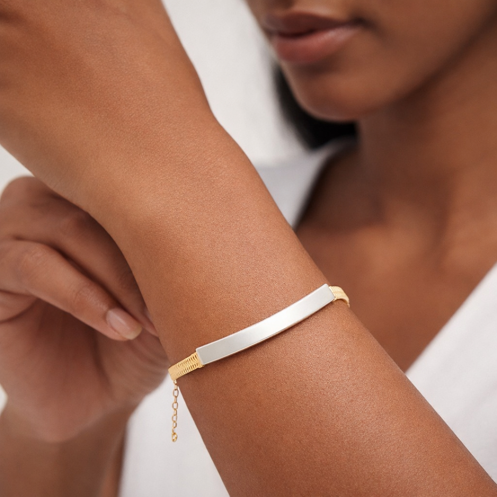 Pulseira Estilo Fita Feminina com Placa Removível em Prata e Dourado Banhado a Ouro 18K