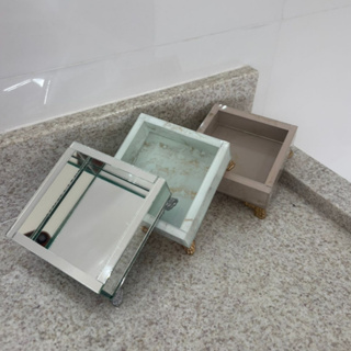 Bandeja Decorativa de Vidro 10x10 Efeito Mármore Luxo para Banheiro, Lavabo ou Decoração em Oferta na Shopee