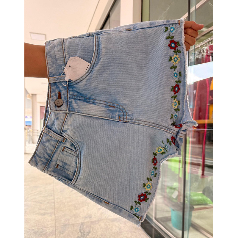 Short Jeans Mom Feminino Cintura Alta Bordado Flores (34-46)