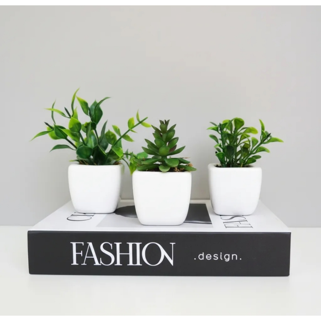 Kit 3 vasinhos de cerâmica com suculentas sortidas artificiais preto ou branco em Oferta na Shopee