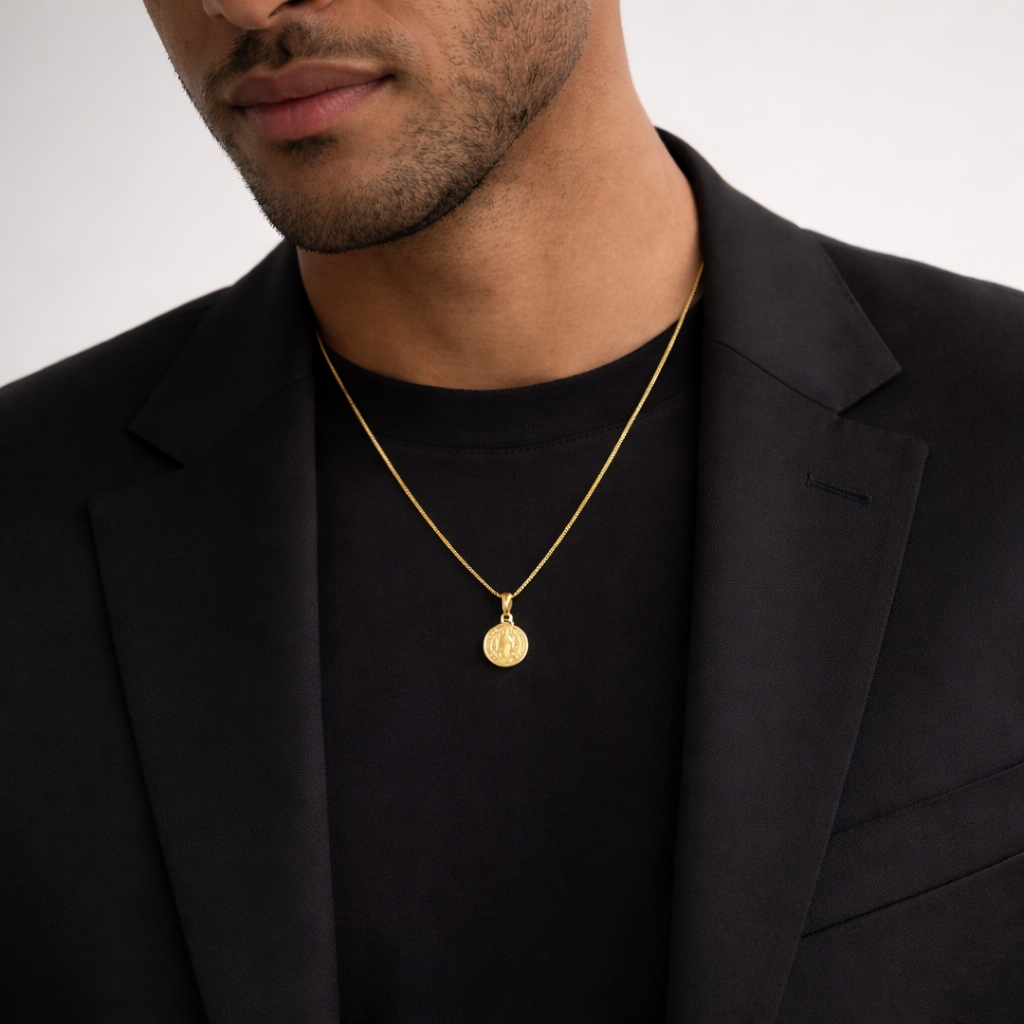 Colar São Bento Masculino Com Medalha Pequena Sagrada Fé São Bento Banhado A Ouro