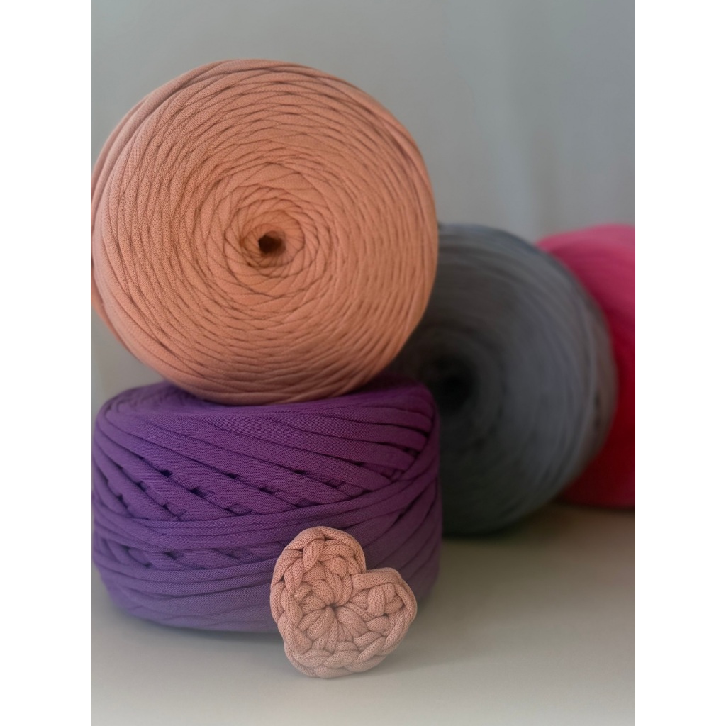 Fio de Malha 26mm.DIVERSAS CORES DISPONÍVEIS. Malha suave e delicada. 100%Poliéster. 500g/ Aprox. 250 metros tensionados em Oferta na Shopee