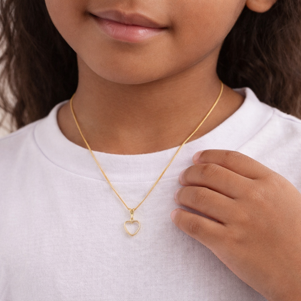 Colar Infantil Feminino com Pingente Coração Vazado Dourado Fashion Garantia Folheado 18k