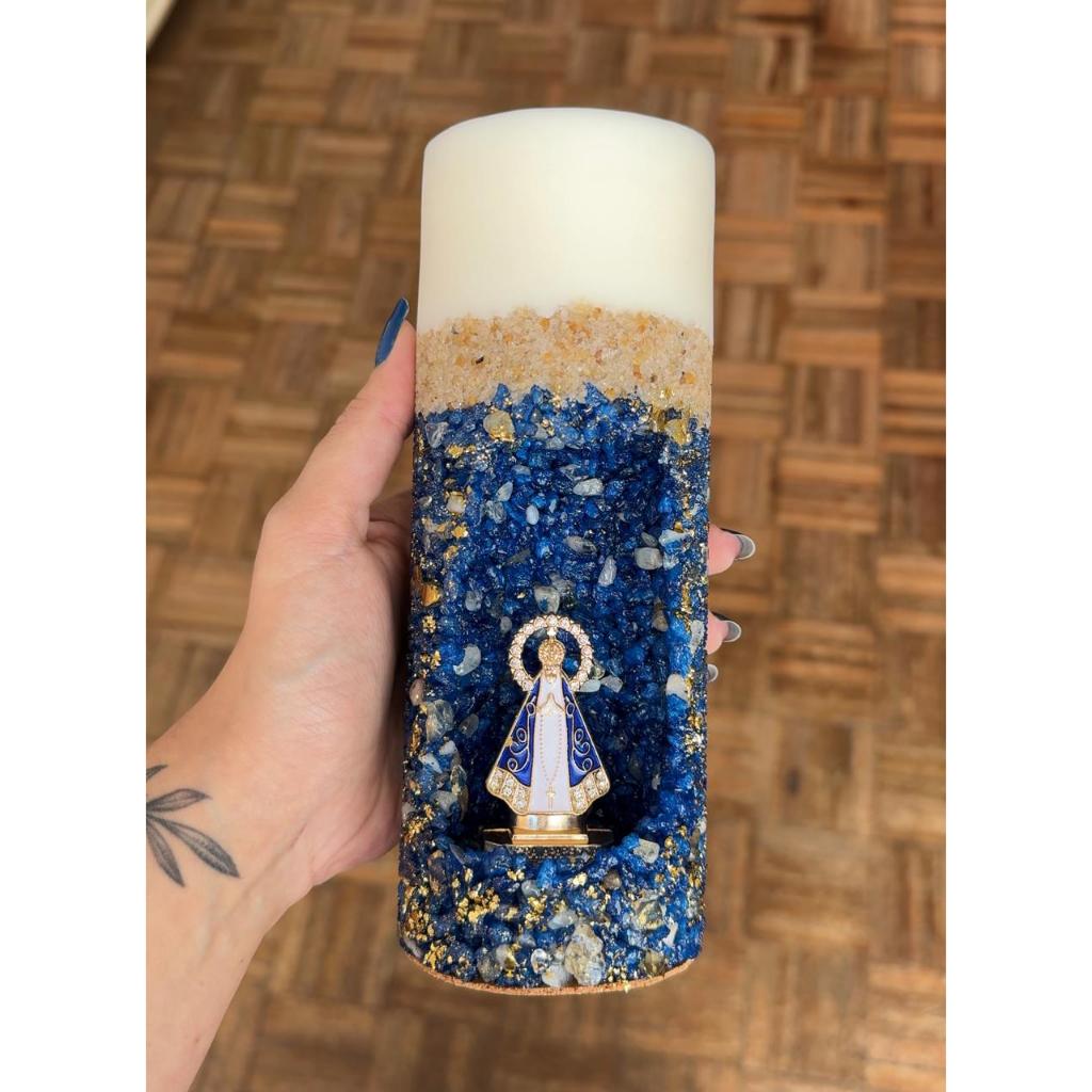 Vela Gruta de Nossa Senhora Aparecida em Pedras Azuis e Mix de Pedras Brancas com Folhas de Ouro