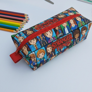 Estojo personalizado  Serie Netiflix Stranger Things voltas às aulas menino. em Oferta na Shopee