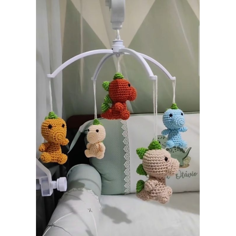 Móbile musical Dinossauro amigurumi (com suporte)