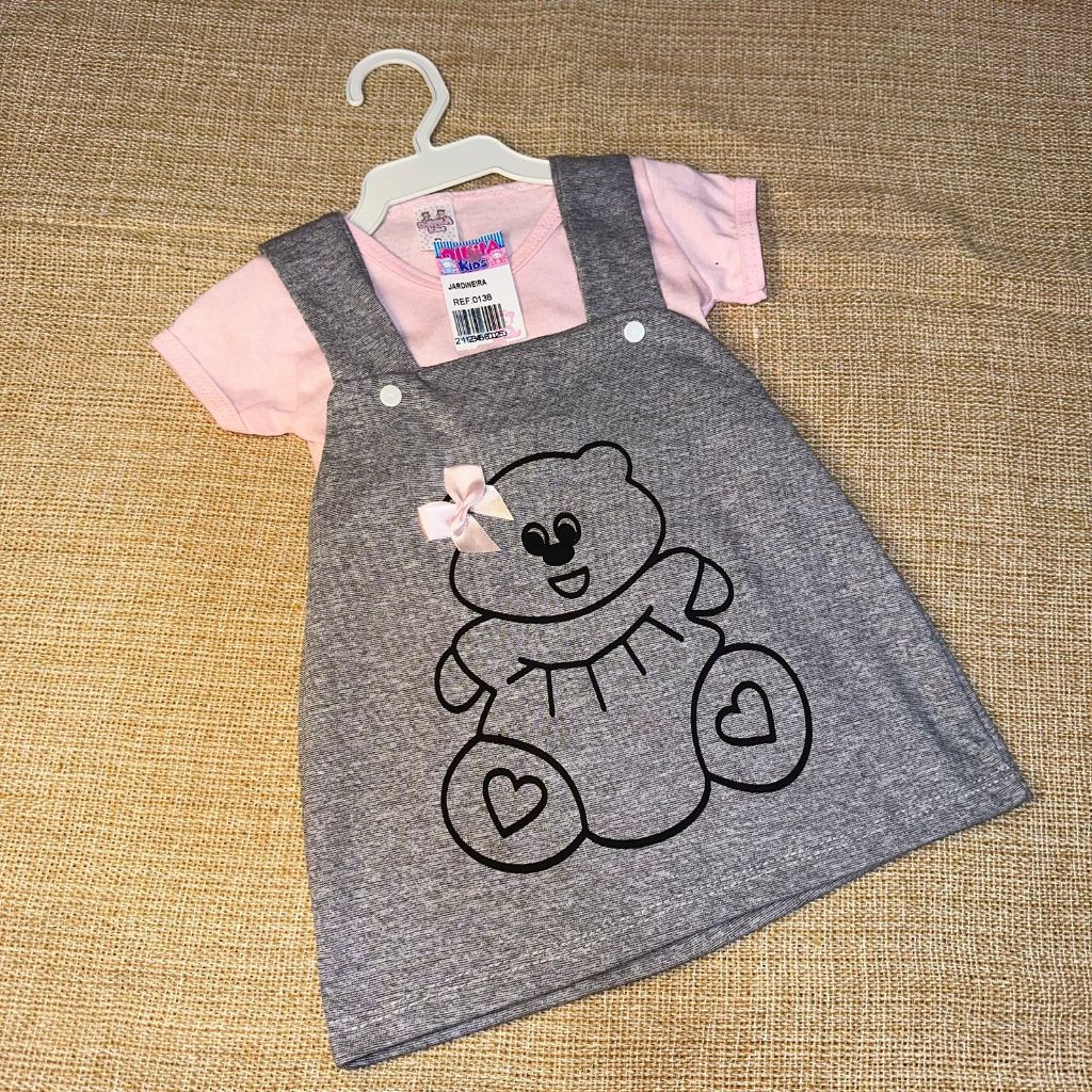 Jardineira Bebê Ursinha com Blusa – Conjunto Infantil Fofo e Confortável
