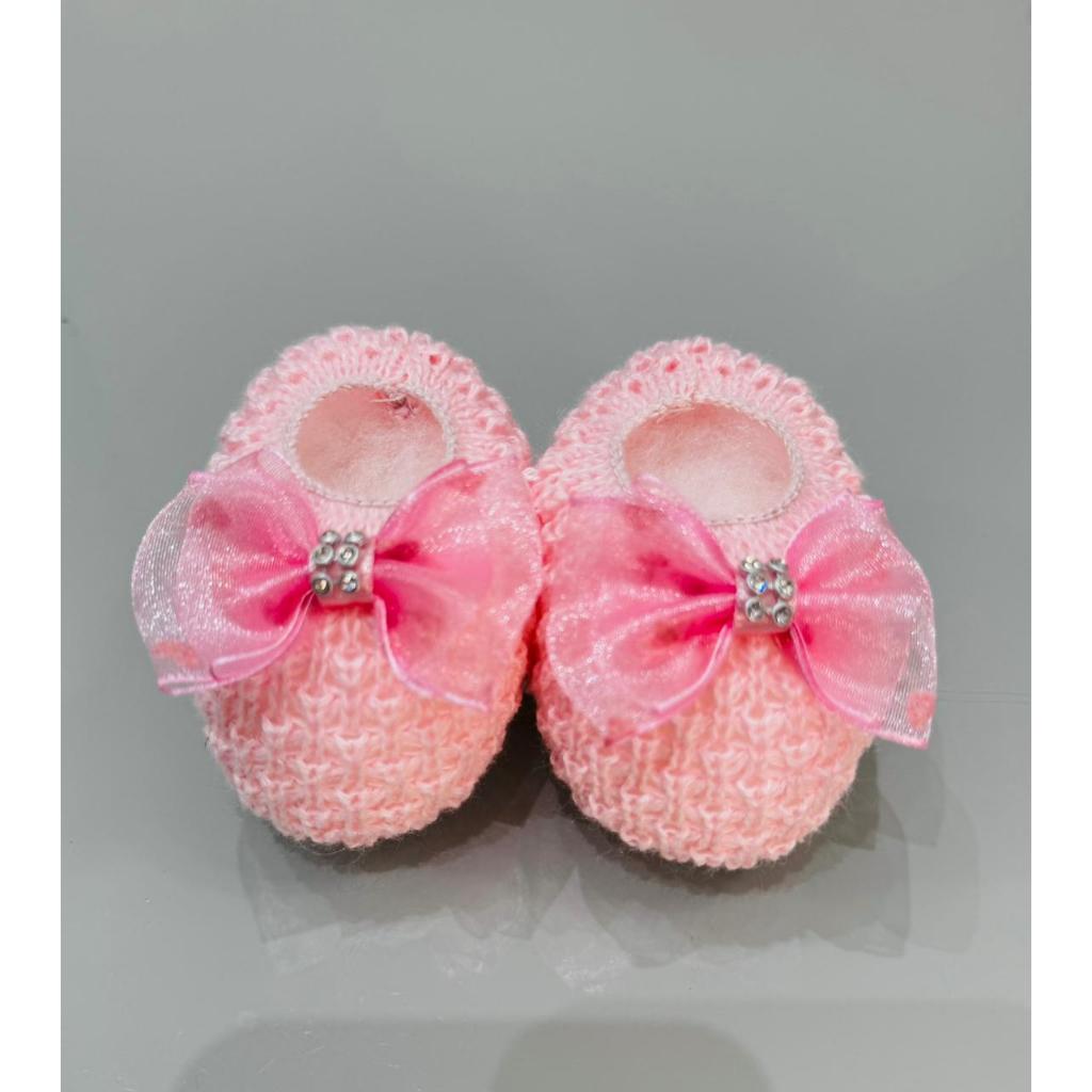 1 Par de Sapatinho com Laço para Bebê em Tricô rosa, Tamanho Recém Nascido - Confortável e Artesanal