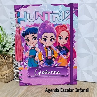 ENVIO RÁPIDO - AGENDA ESCOLAR PERSONALIZADA 2026 Huntrix Guerreiras do Kpop, Dos Rosa, Emilly vick, Rebecca Bonbon