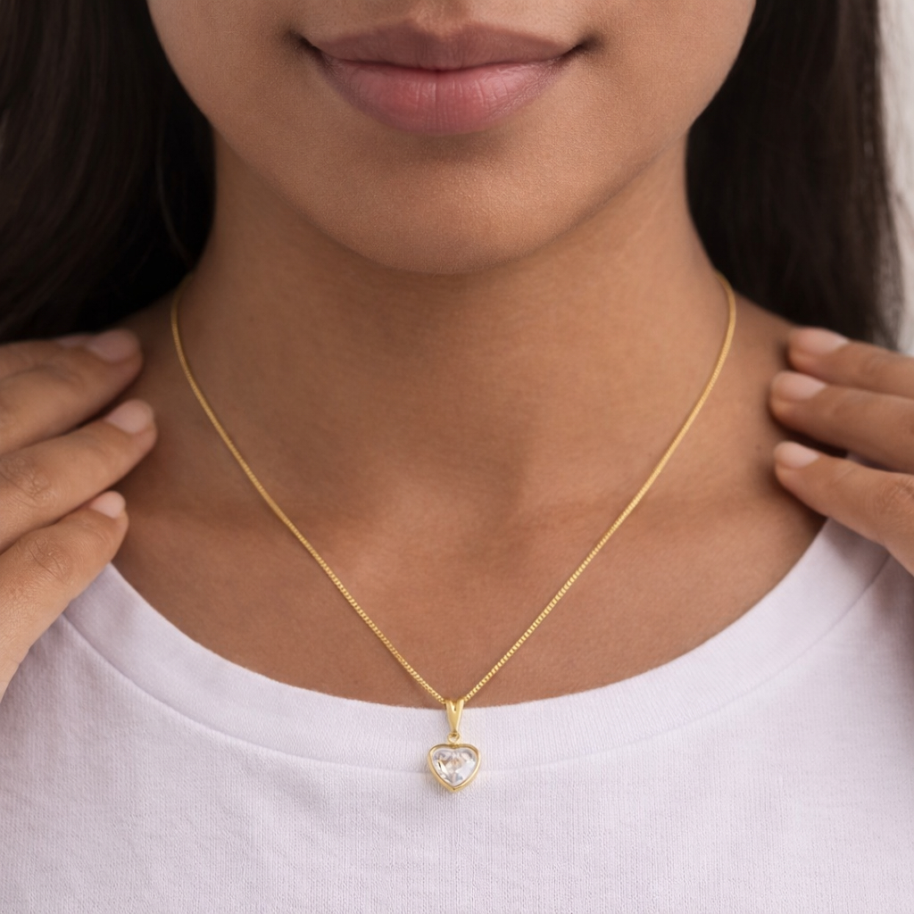 Corrente Dourada Minimalista Coração Pequeno Acabamento Polido Uso Diário Folheado A Ouro 18K