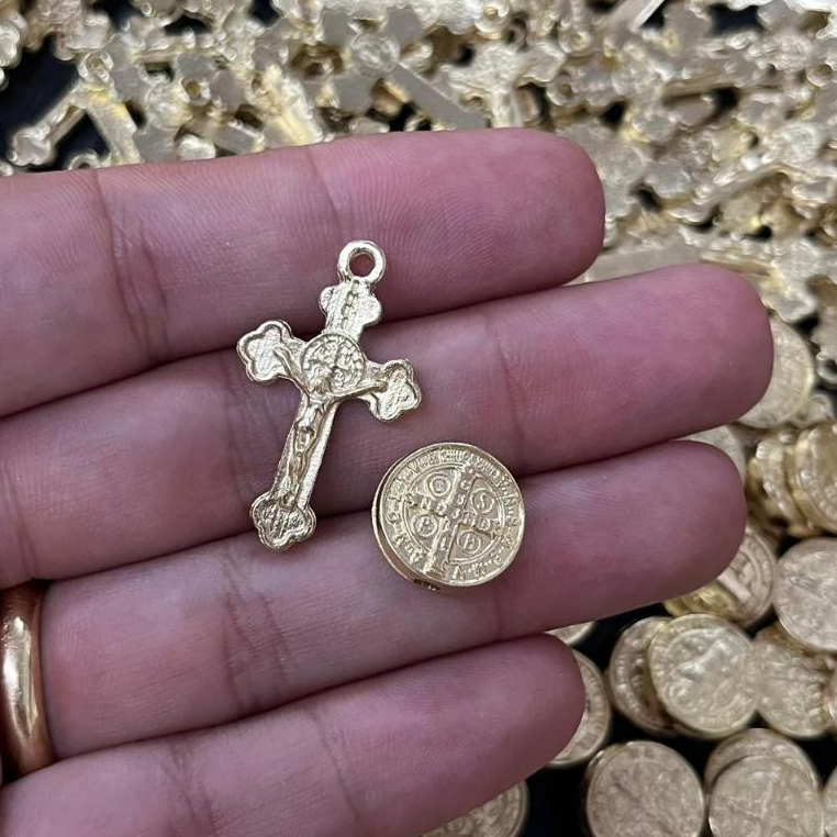 10 Mini Cruz + 10 Passantes São Bento Dourado - Kit para Terço de Pulso e Pulseiras São Bento Dourado em Oferta na Shopee