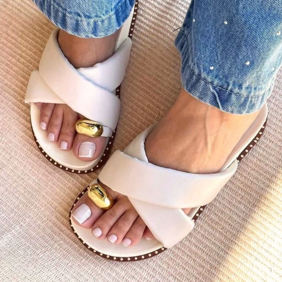 Sandália Rasteira Feminina com Detalhe em Fivela em Oferta na Shopee