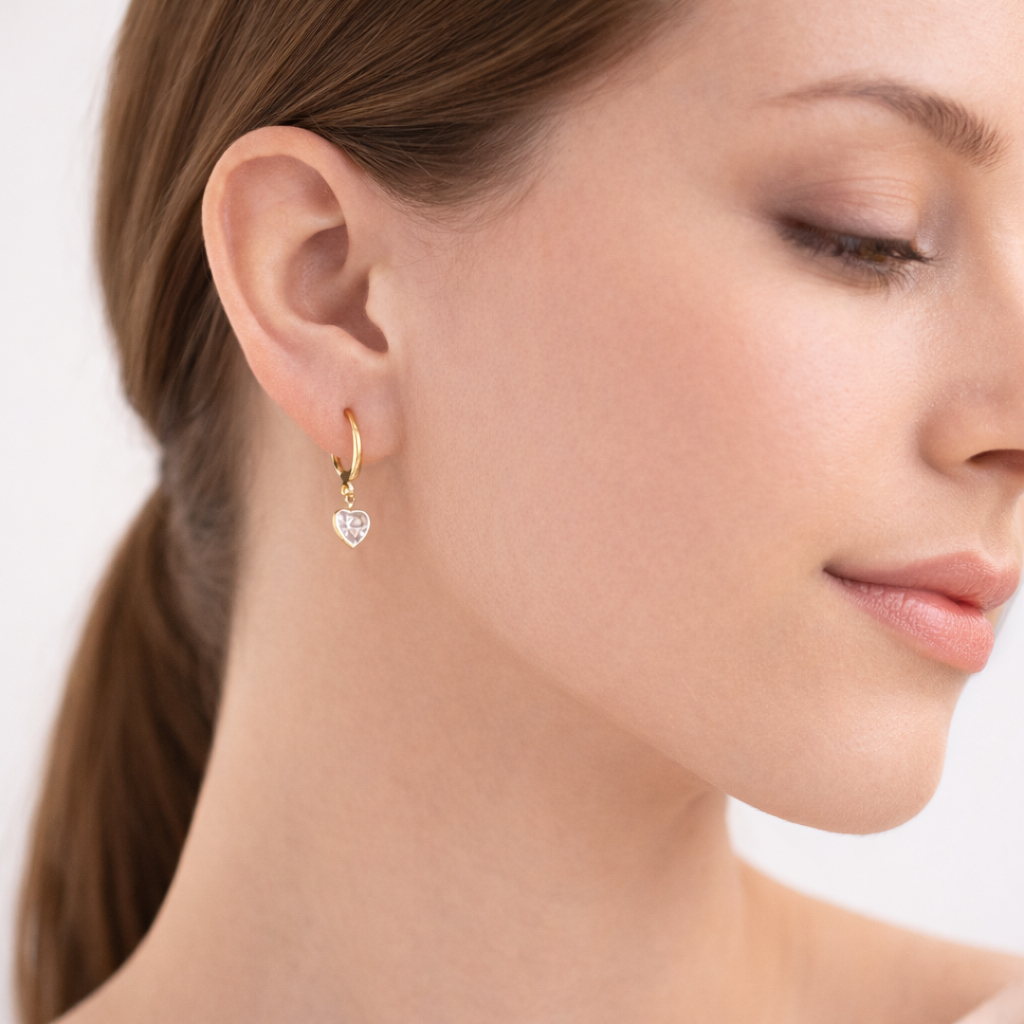 Argolinha Com Pingente De Coração Em Zircônia Branca Luxo Feminina Banhado A Ouro 18K