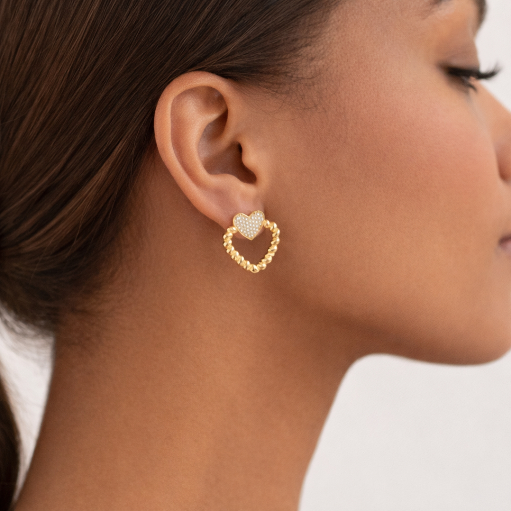 Brinco Feminino Coração Cravejado Zircônia Presente Sofisticado Com Banho Ouro 18k