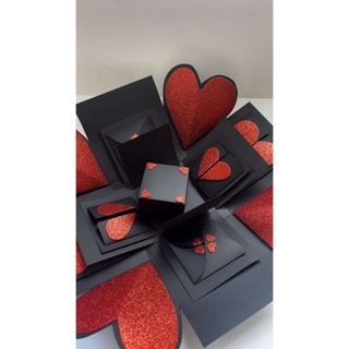 Caixa Explosiva com laterais em coração - Presente, namorado em Oferta na Shopee