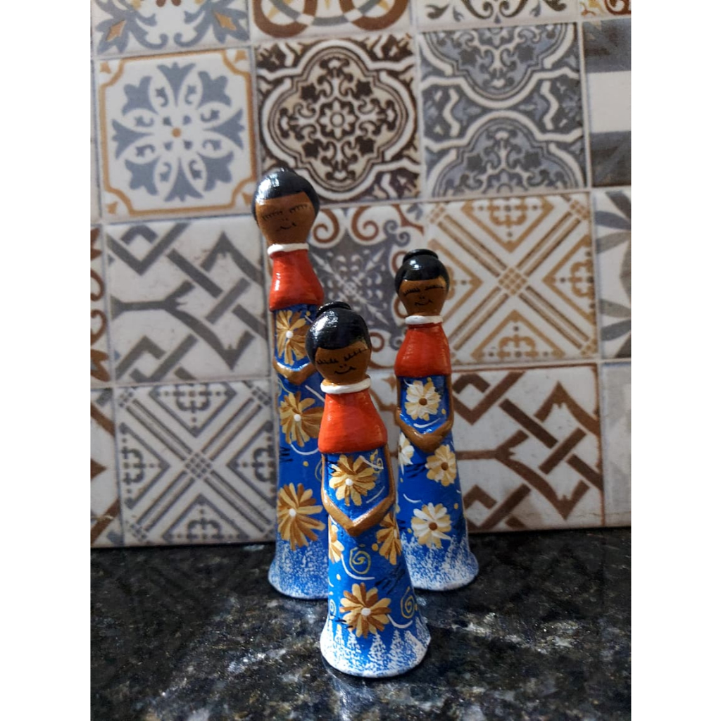 Boneca Baiana Artesanal em Barro – Decoração Nordestina Pintada à Mão