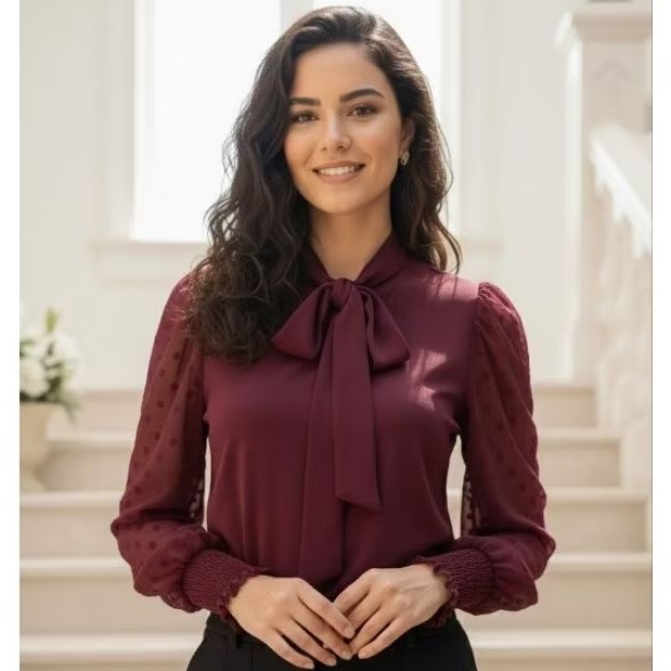 Blusa de tule poá, com laço, manga longa com elástico