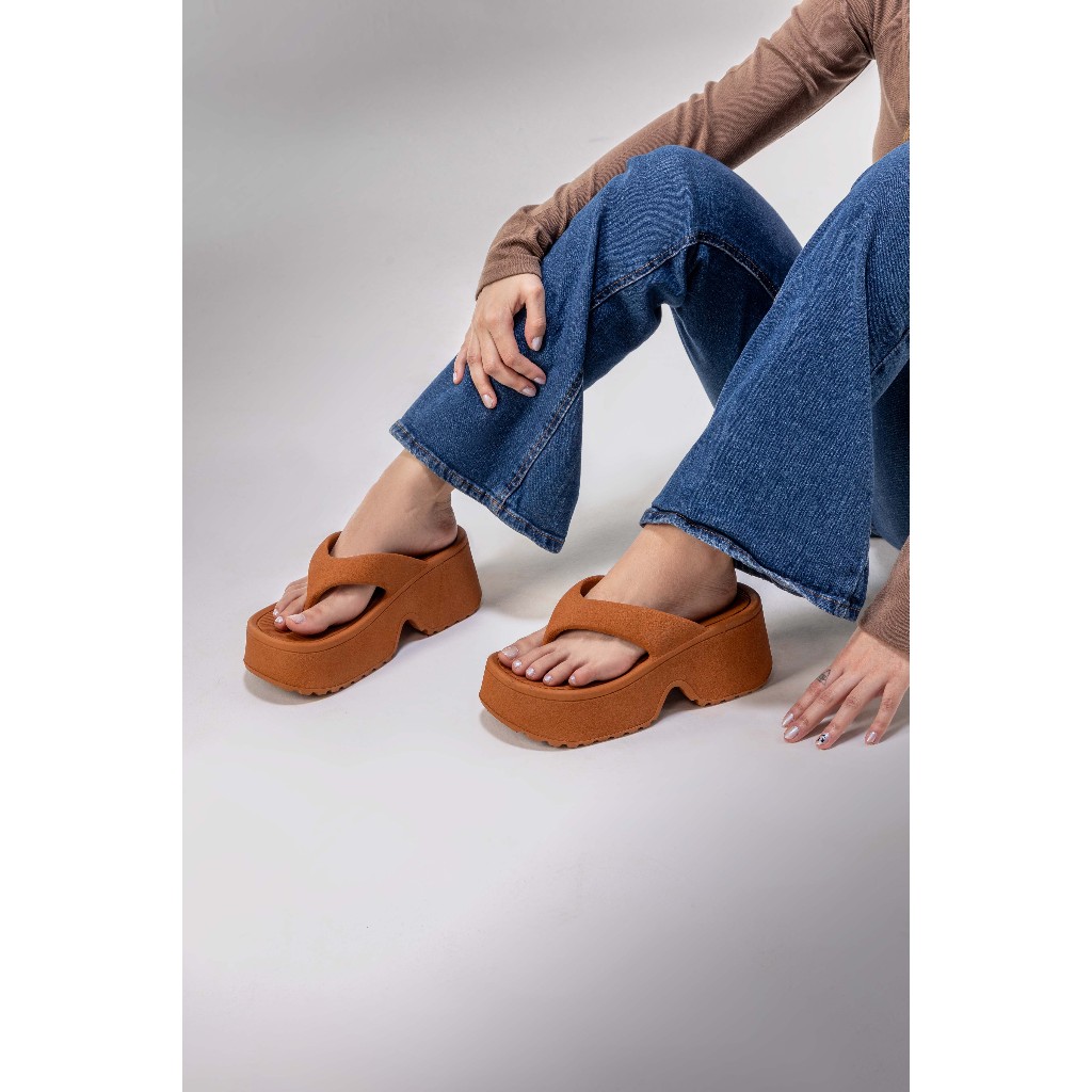 Sandália Plataforma Feminina Estilo Chunky Salto Alto Confortável Solado Tratorado Tendência Fashion