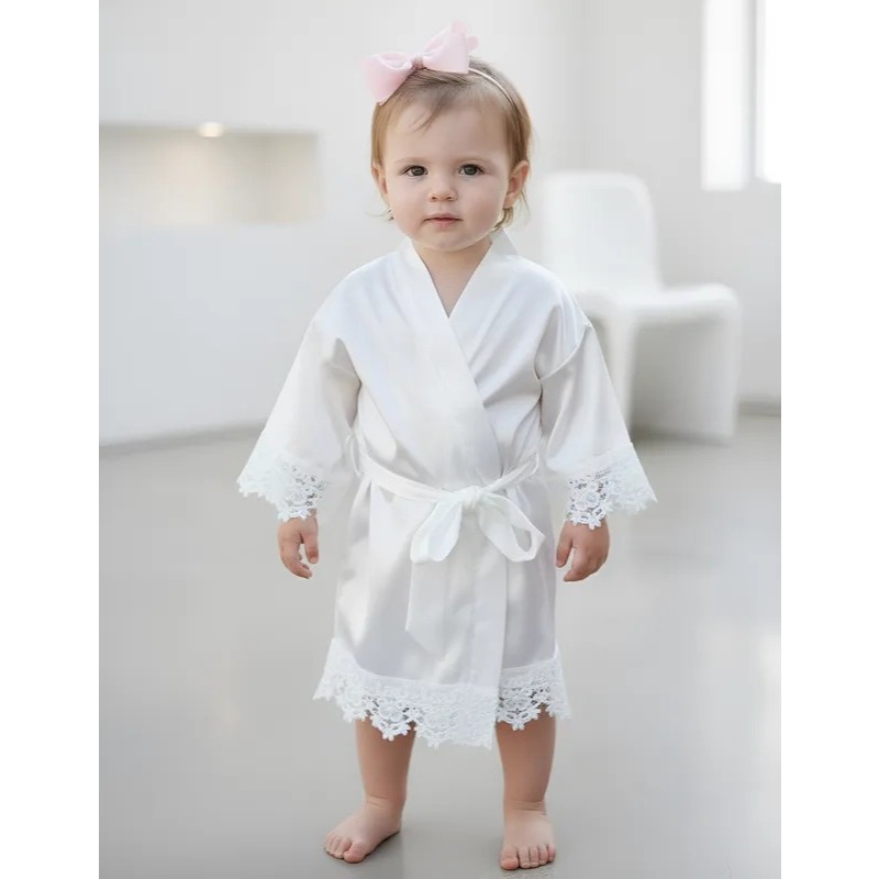 Robe Infantil de Cetim com Renda - Charme e Conforto para as Pequenas