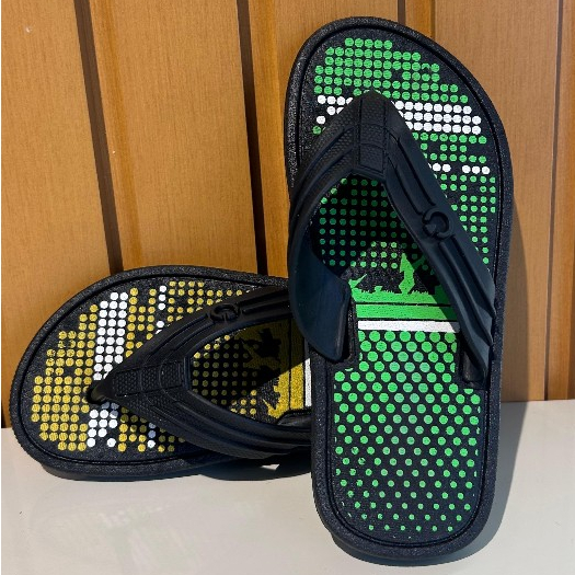 kit com 2 pares de chinelo infantil masculino nova tendência *cores sortidas*