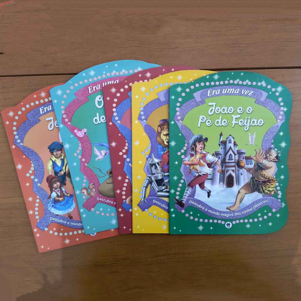 Cinco Livros Infantis O Mágico de OZ, Gatos de Botas, Pinóquio, João e Maria e João e o Pé de Feijão 2016 - Usado