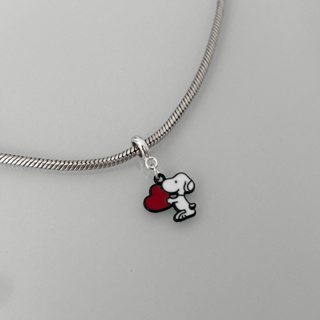 berloque Snoopy coração preto banhado a prata em Oferta na Shopee