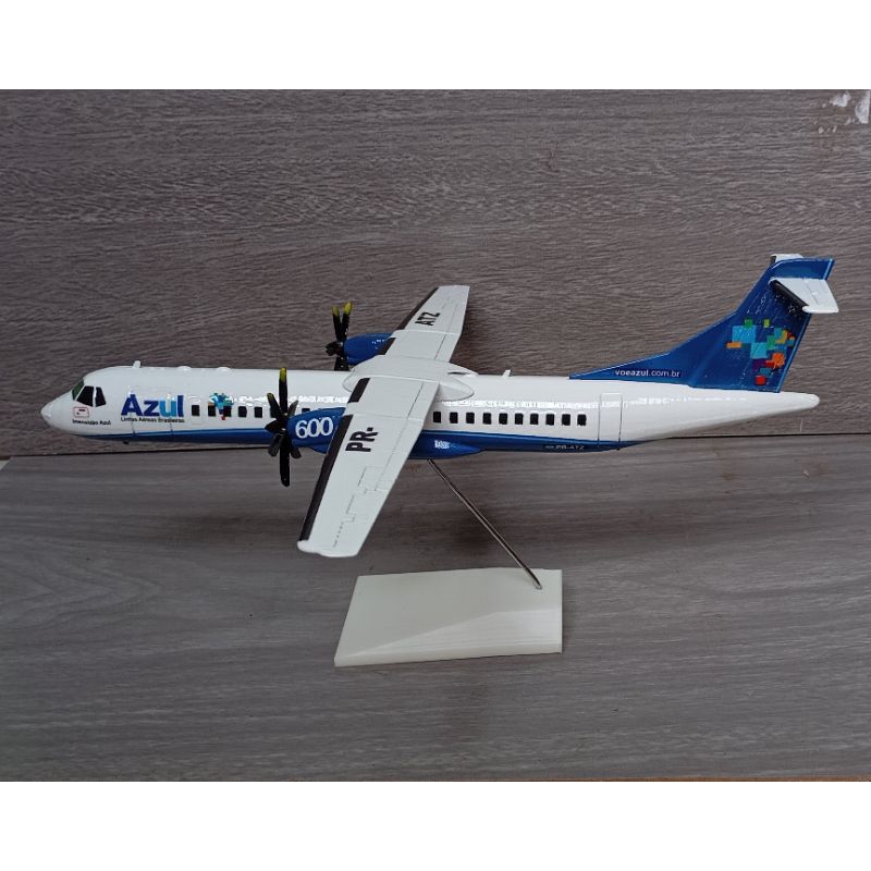 MAQUETE AVIÃO ATR 72-600 AZUL LINHAS AÉREAS | escala 1/100| 27cm