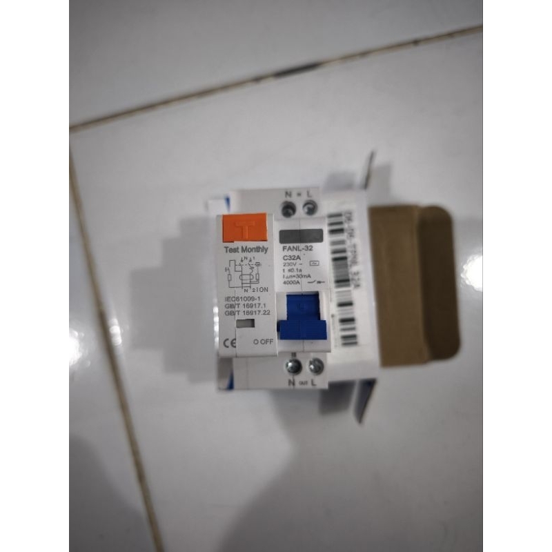 Disjuntor DR Bipolar 110V 220V 36mm 32A