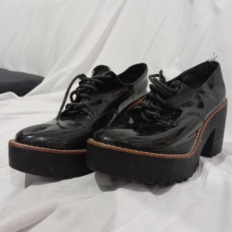 Botinha sapato preto oxford com salto plataforma e cadarço marca stylus tamanho 36