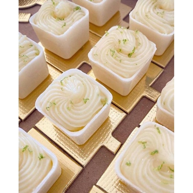 copinho quadrado para doces finos de chocolate peso aprox 9g medindo aprox 3cm em Oferta na Shopee