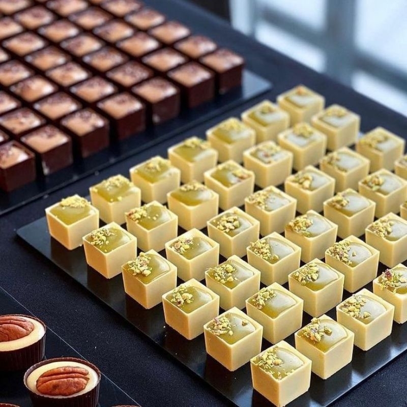 copinho quadrado para doces finos peso aprox 9g medindo aprox 3cm em Oferta na Shopee