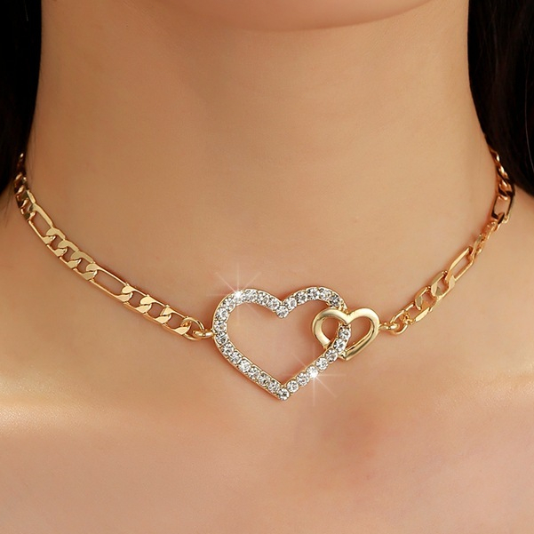 Colar Feminino Dourado Coração Duplo com Strass Gargantilha Elegante Romântica Fashion Brilhante Presente Festa