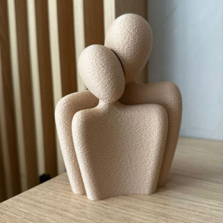 Escultura Casal Abraço Decorativa Moderna | Estátua/Estatueta para Sala Quarto Presente Romântico em Oferta na Shopee