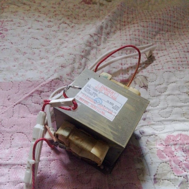 transformador alta tensão c fusível micro-ondas(700U-2)120V(usado