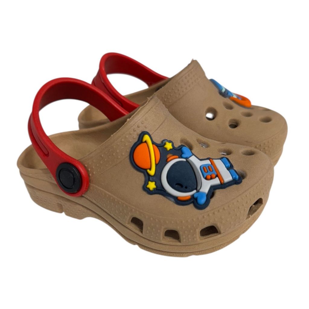 Sandália Infantil Masculino com Enfeite. Leve e Confortável, Ideal para o dia a dia.