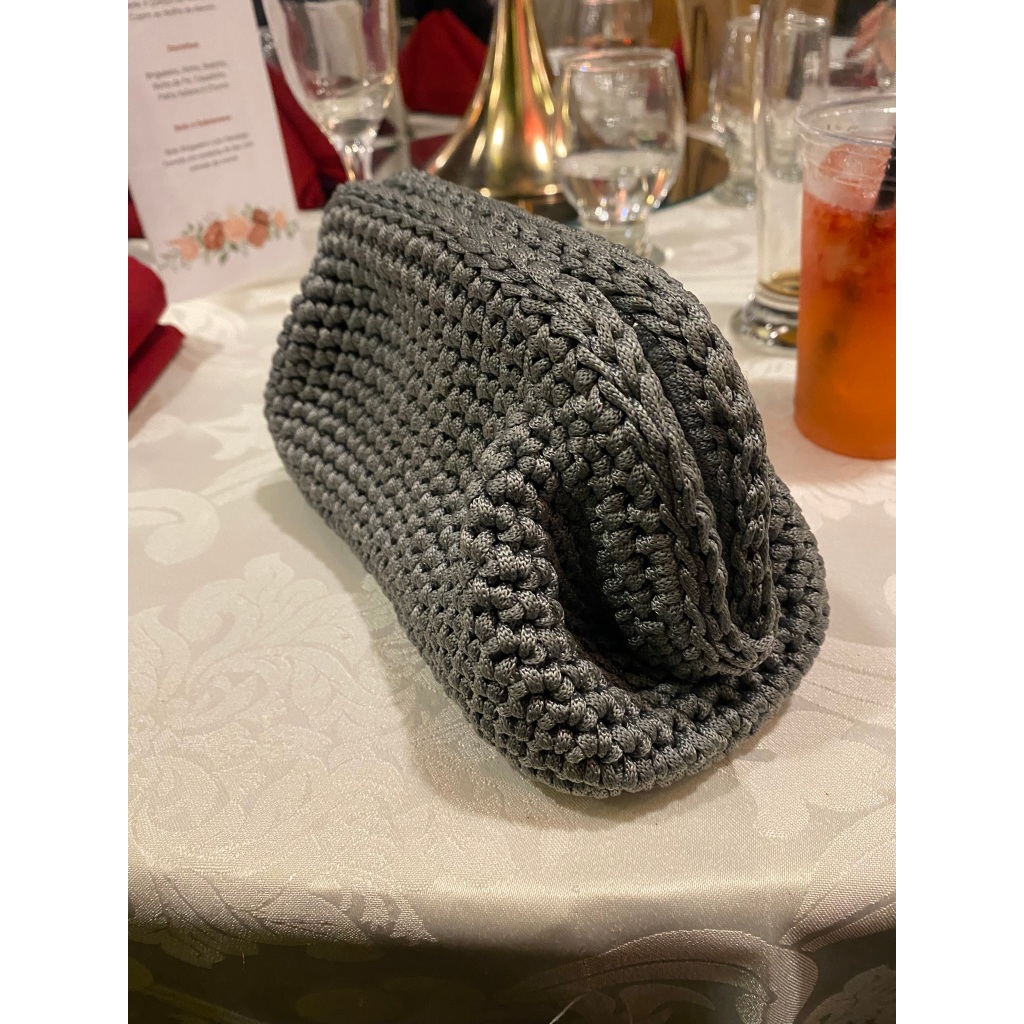 Bolsa Clutch de Crochê Artesanal Feminina – Necessaire Elegante Feita à Mão