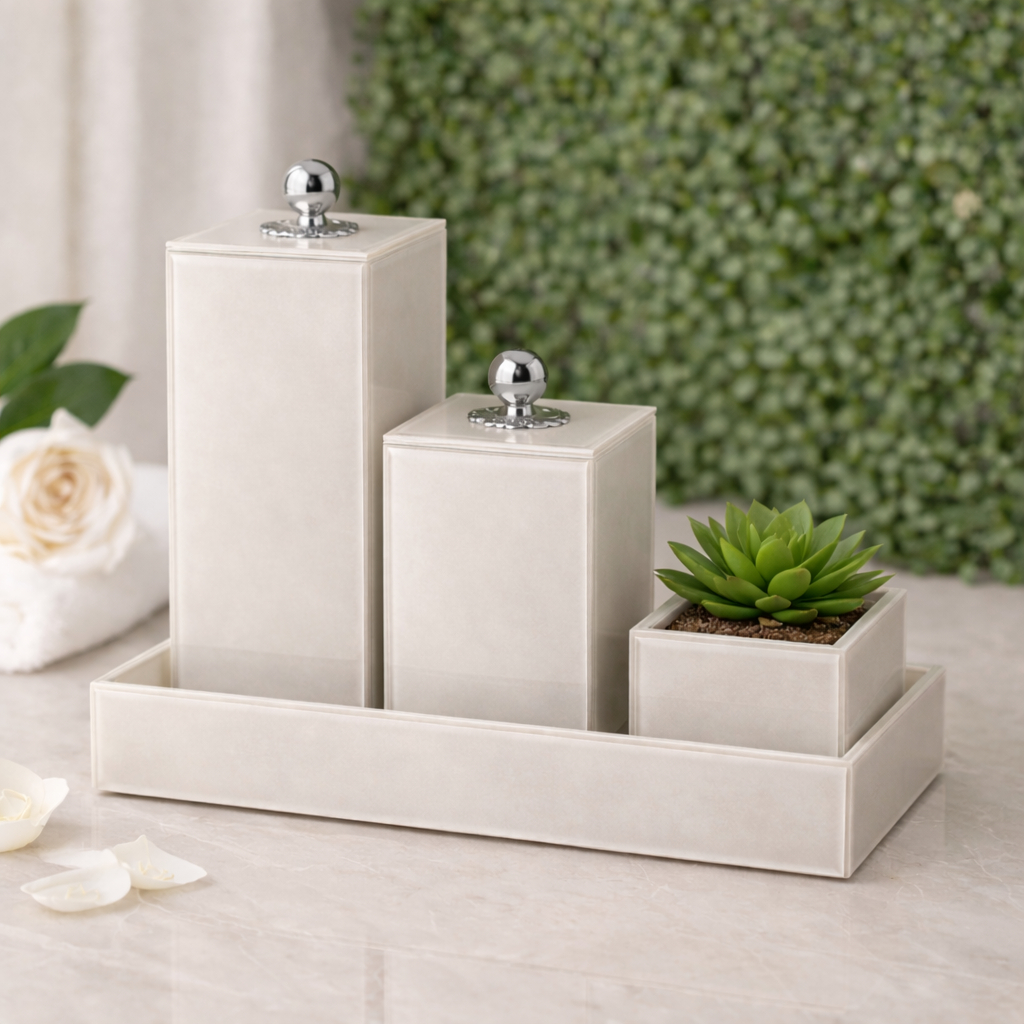 Kit Conjunto De Banheiro 4 Peças em Vidro Porta Escova Com Tampa + Porta Objeto + Arranjo decorativo  e Bandeja