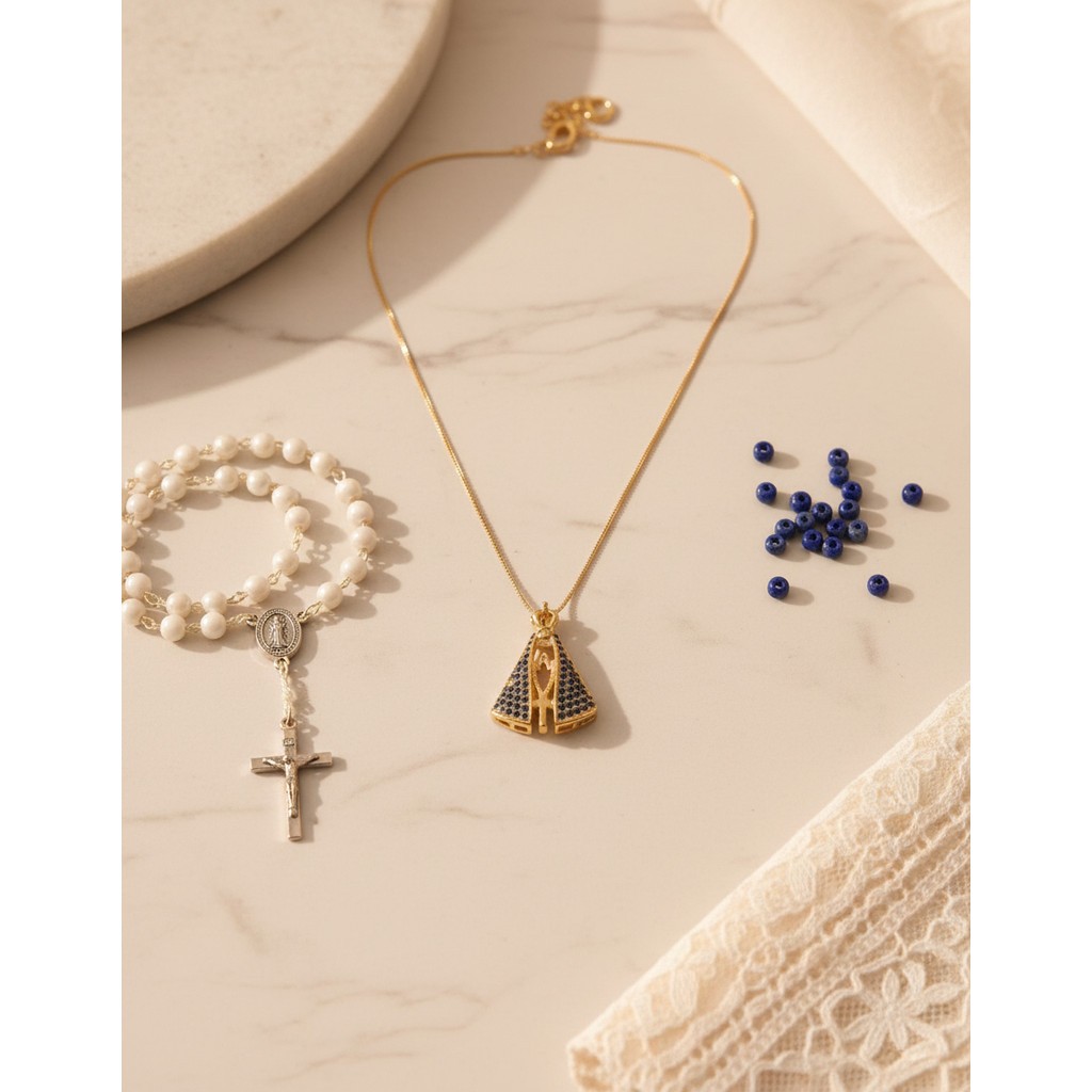 Colar feminino Nossa Senhora Aparecida Semi Joia Folheada a Ouro 50cm Pingente Cravejado Presente Fé Religioso presente