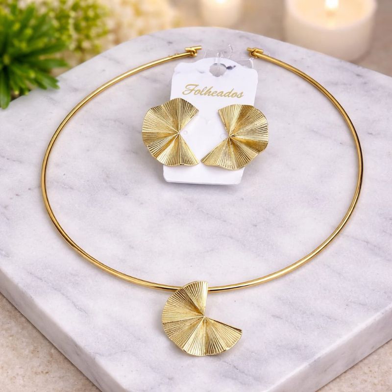 Colar choker+ Brincos Folheado Dourado Moderno em Oferta na Shopee