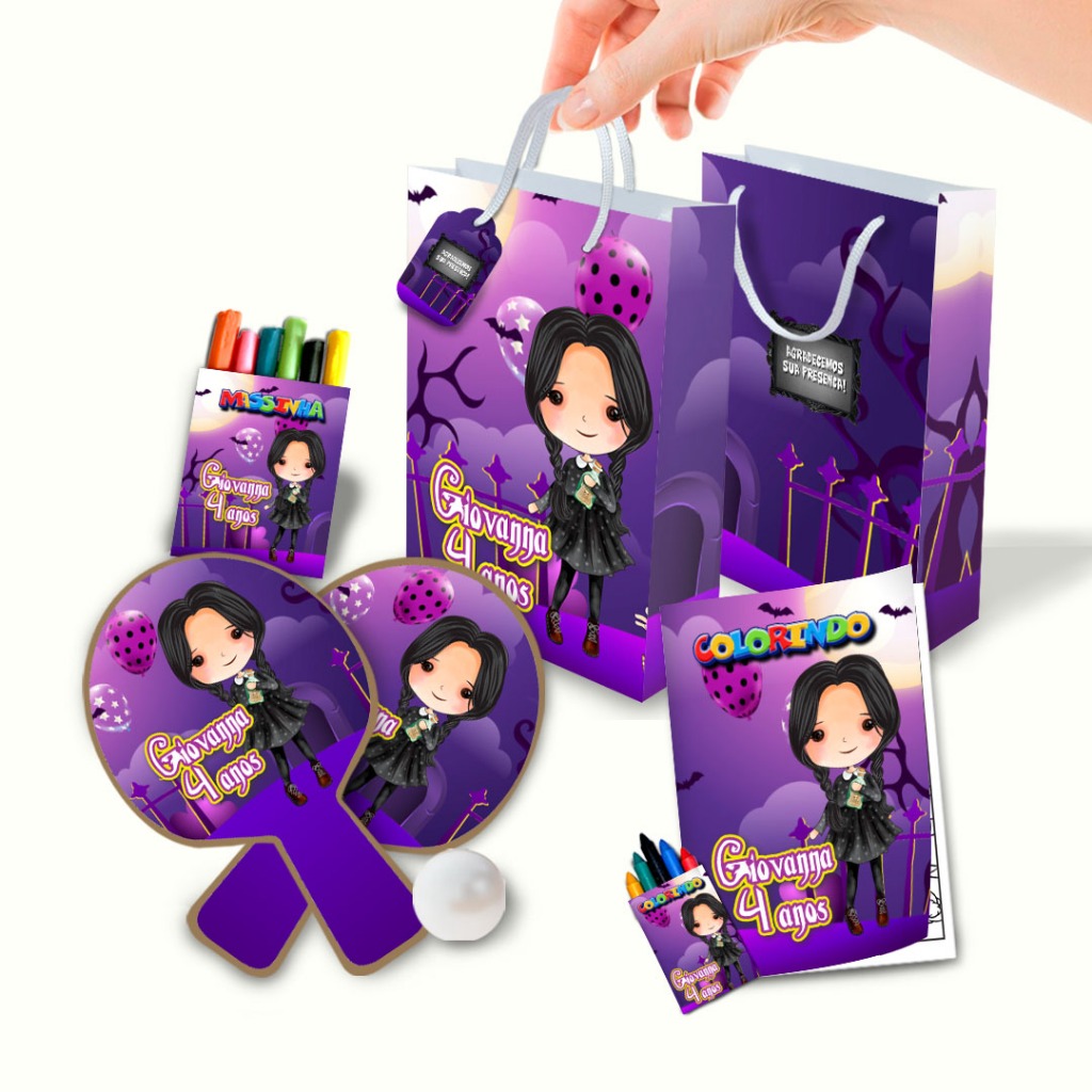 Lembrancinha de Aniversário Personalizado Sacolinha, Raquete, Livrinho, Massinha Wandinha