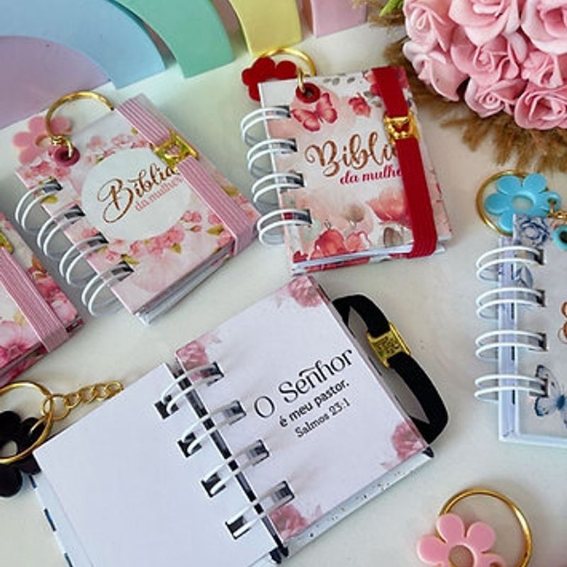 Mini Bíblia Sagrada da Mulher Chaveiro Personalizado Lembrancinha em Oferta na Shopee