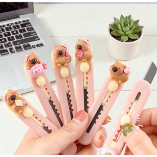 1/2 unidades Estilete Retratil Mini Decorado Fofo Papelaria Escritorio C42547 em Oferta na Shopee