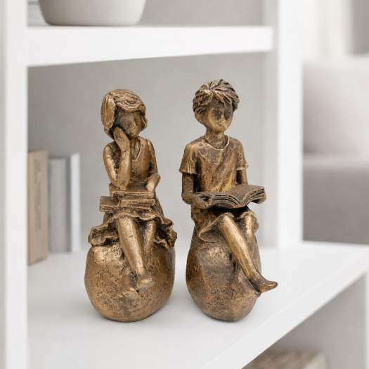 Estatua Escultura Casal Menino e Menina Lendo Livro Decorativo luxo sala e Escritório em Gesso