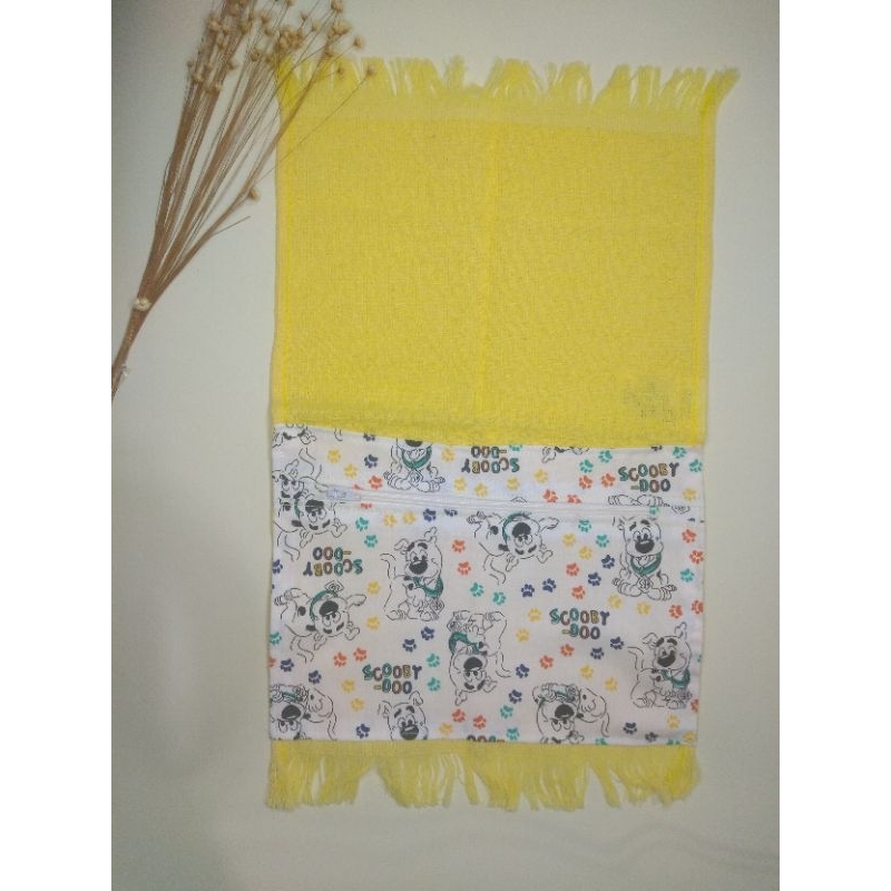 Kit com 10 (Dez) Toalhas Escolar com Bolso Porta Higiene Bucal (Toalhinha Social com Franja)